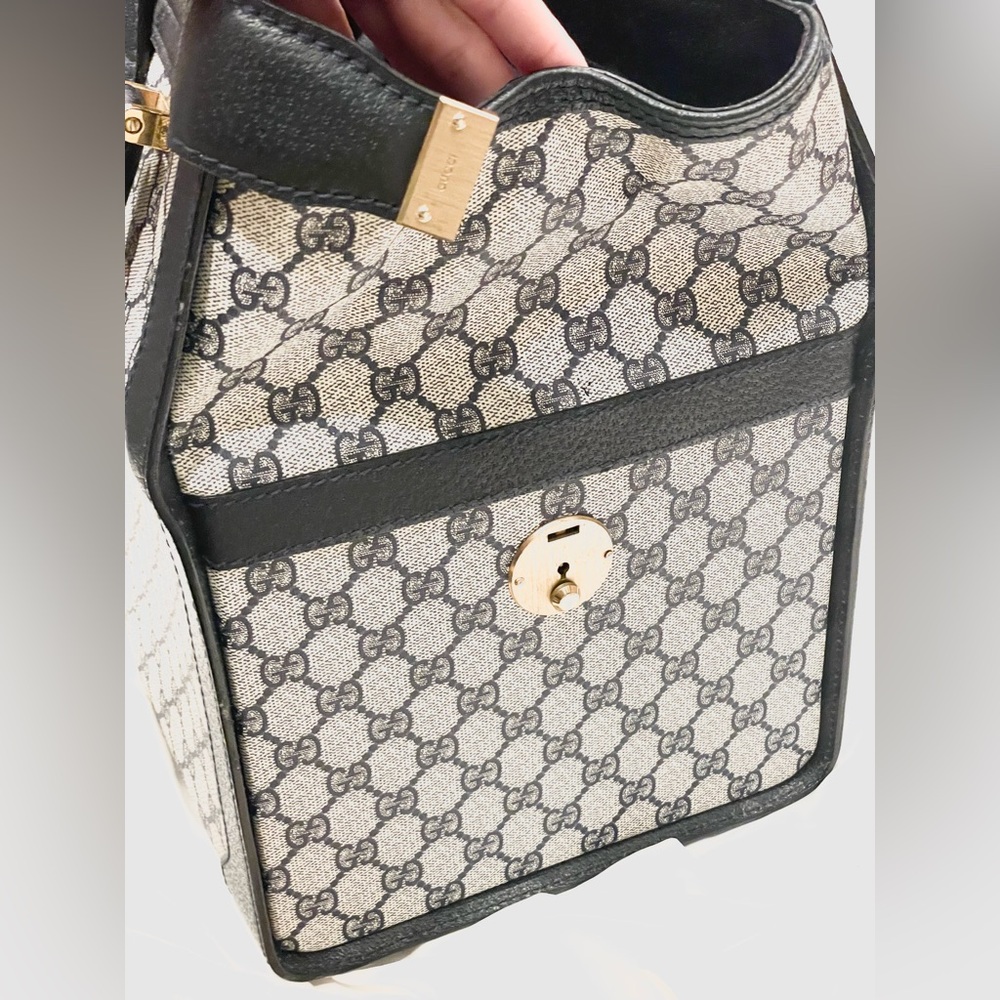 RARE GUCCI Vintage Navy Monogram Leather Canvas Top Handle Structured Train Case - Picture 11 of 15